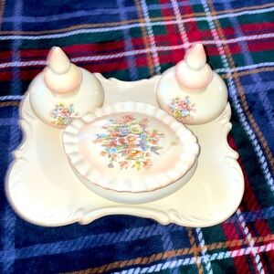 Beautiful 4 piece flower vanity tray 1983